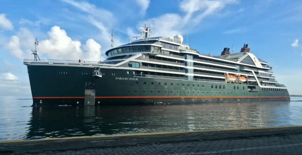 Cruzeiro de luxo Seabourn Venture chega a Salvador
